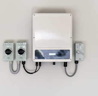 Solar inverters & charge controllers
